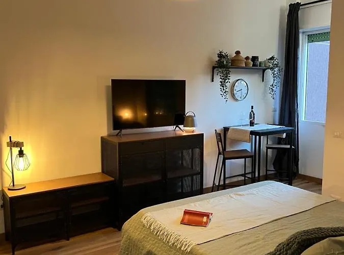 Stylish 3 Km Away From Duomo - Netflix, Wi-Fi, All Comforts Included